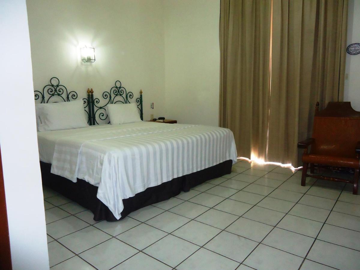 Hotel Concierge Plaza Колима Экстерьер фото